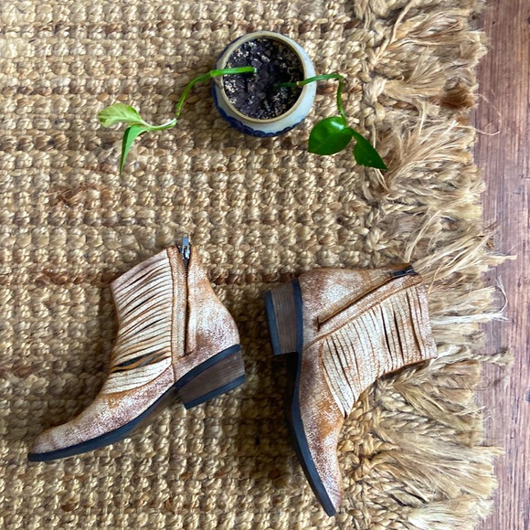 Sbicca Shoes - Sbicca size 8 ankle booties